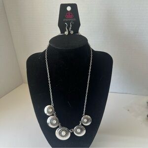 Paparazzi Silver Modern Minimalist Necklace